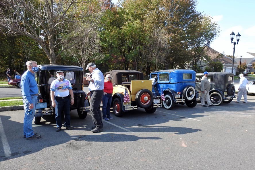 Antique Car Parade at Somerset Run